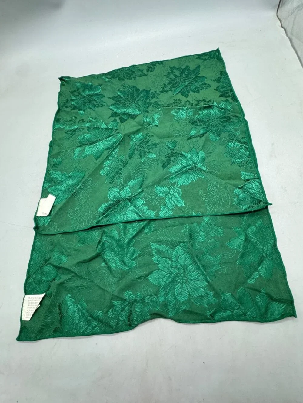 Green Floral Cloth Napkins 52% Cotton 48% Polyester Set of 2 Made Taiwan READ